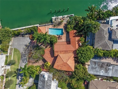 Exceptional waterfront opportunity in Mid-Beach, steps from St - photo 2