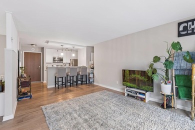 Renovated studio with exceptional layout that offers separate - photo 2