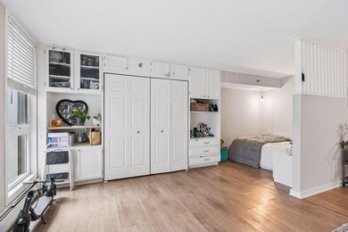 Renovated studio with exceptional layout that offers separate - photo 4