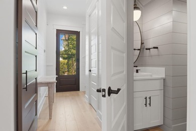 Discover an extraordinary retreat in the exclusive gated enclave - photo 4