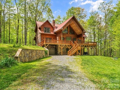 Stunning mountain retreat on 15.75 acres, this secluded - photo 3