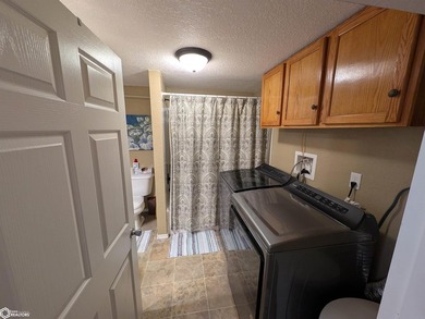 Enjoy peaceful lake living in this charming move in ready - photo 12