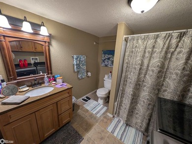 Enjoy peaceful lake living in this charming move in ready - photo 13