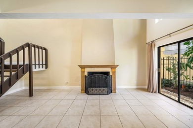 Unique private corner unit and beautifully maintained 3-bedroom - photo 13