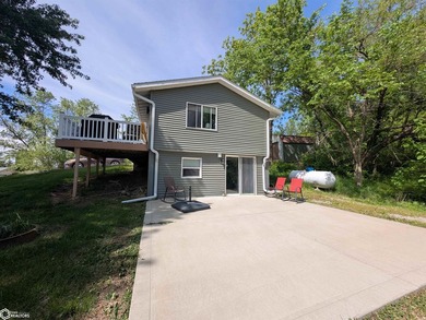 Enjoy peaceful lake living in this charming move in ready - photo 14