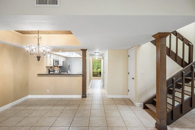 Unique private corner unit and beautifully maintained 3-bedroom - photo 14