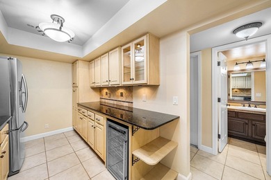 Unique private corner unit and beautifully maintained 3-bedroom - photo 20