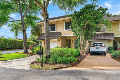 Unique private corner unit and beautifully maintained 3-bedroom - photo 22