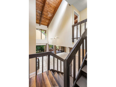 Unique private corner unit and beautifully maintained 3-bedroom - photo 24