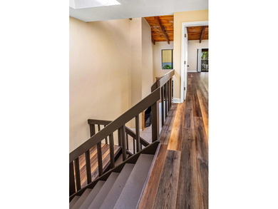 Unique private corner unit and beautifully maintained 3-bedroom - photo 25
