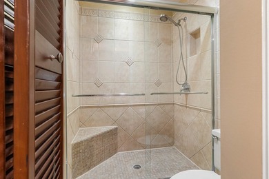 Unique private corner unit and beautifully maintained 3-bedroom - photo 41