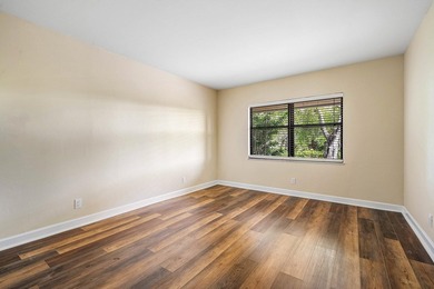 Unique private corner unit and beautifully maintained 3-bedroom - photo 42