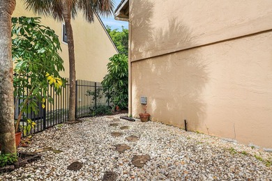 Unique private corner unit and beautifully maintained 3-bedroom - photo 45
