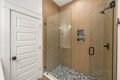 Short term rental powerhouse featuring a brand new 2024-built - photo 26