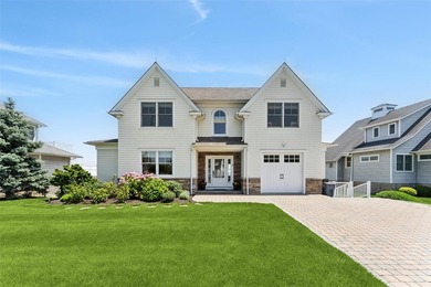 Experience the perfect blend of comfort, luxury, and waterfront - photo 2