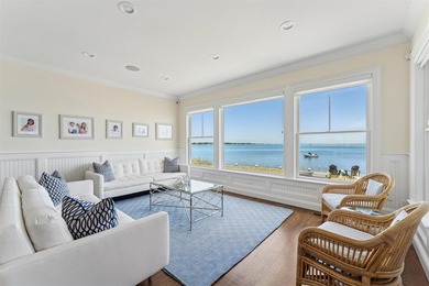 Experience the perfect blend of comfort, luxury, and waterfront - photo 5