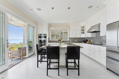 Experience the perfect blend of comfort, luxury, and waterfront - photo 7