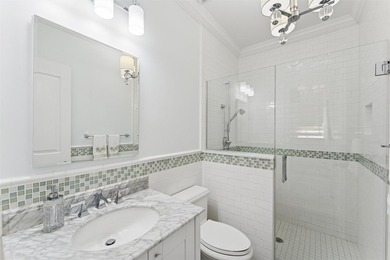 Experience the perfect blend of comfort, luxury, and waterfront - photo 10