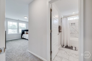 Welcome to your new home! This stunning 5-bedroom, 4.5-bathroom - photo 33