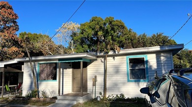 COZY 3/1 IN A QUIET NEIGHBORHOOD. PERFECT FOR INVESTORS OR A - photo 1