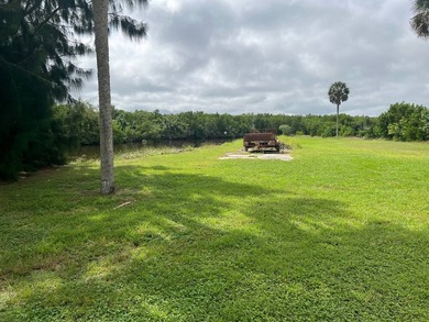 Just under 3/4 acre of WATERFRONT vacant residential land. 940 - photo 3