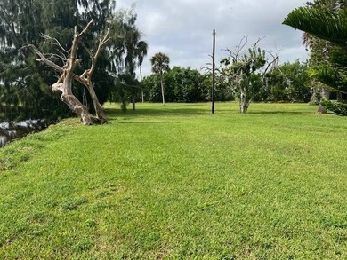 Just under 3/4 acre of WATERFRONT vacant residential land. 940 - photo 5