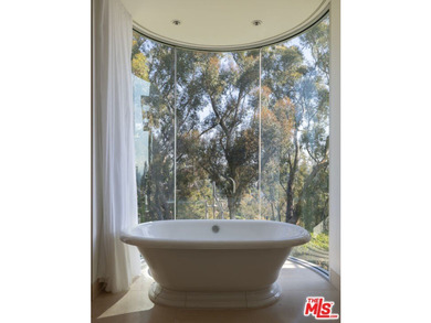 Museum Modern in Prime Huntington Palisades. Over 1.36 acres of - photo 13
