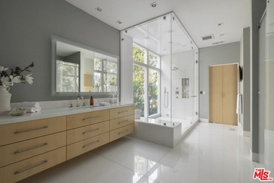 Museum Modern in Prime Huntington Palisades. Over 1.36 acres of - photo 14