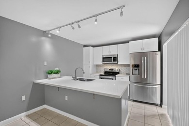 Spacious & bright, 2BR/ 2.5BA townhome in the desirable all-ages - photo 16