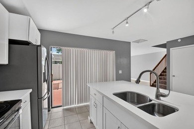 Spacious & bright, 2BR/ 2.5BA townhome in the desirable all-ages - photo 19
