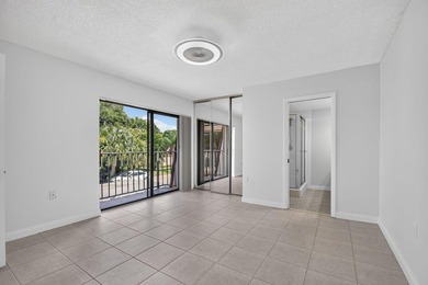 Spacious & bright, 2BR/ 2.5BA townhome in the desirable all-ages - photo 21