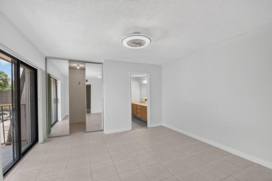 Spacious & bright, 2BR/ 2.5BA townhome in the desirable all-ages - photo 22