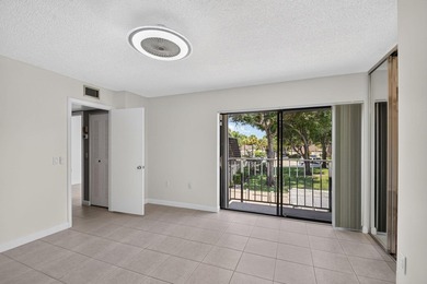 Spacious & bright, 2BR/ 2.5BA townhome in the desirable all-ages - photo 23
