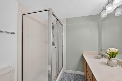 Spacious & bright, 2BR/ 2.5BA townhome in the desirable all-ages - photo 26