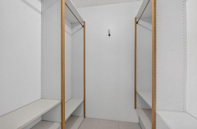 Spacious & bright, 2BR/ 2.5BA townhome in the desirable all-ages - photo 29