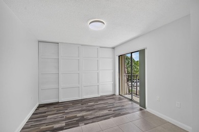 Spacious & bright, 2BR/ 2.5BA townhome in the desirable all-ages - photo 30