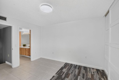 Spacious & bright, 2BR/ 2.5BA townhome in the desirable all-ages - photo 32