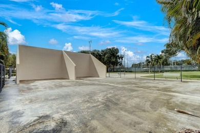 Spacious & bright, 2BR/ 2.5BA townhome in the desirable all-ages - photo 44