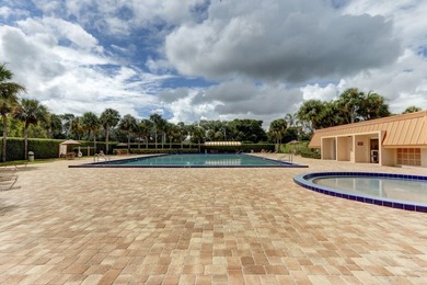 Spacious & bright, 2BR/ 2.5BA townhome in the desirable all-ages - photo 46