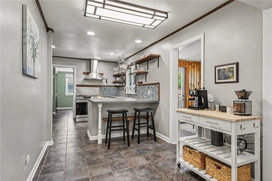 Welcome home to this spacious and beautifully updated 1,499 sq - photo 10