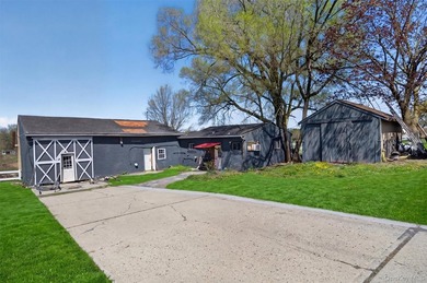 This full service equestrian facility, in the Montogmery area of - photo 9