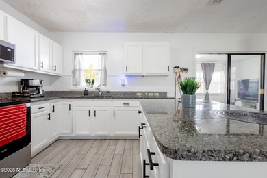 Welcome home to this beautifully updated 3-bedroom plus family - photo 14