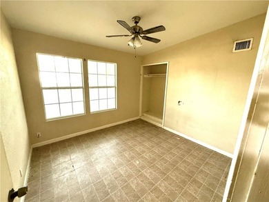 Investment opportunity with plenty of potential! This 3-bedroom - photo 16