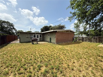 Investment opportunity with plenty of potential! This 3-bedroom - photo 21