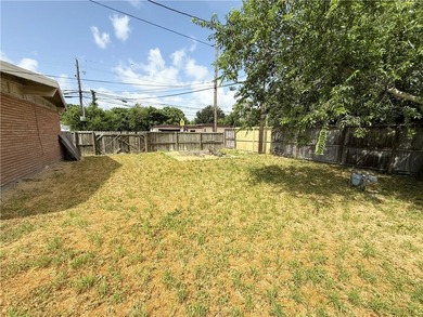 Investment opportunity with plenty of potential! This 3-bedroom - photo 22