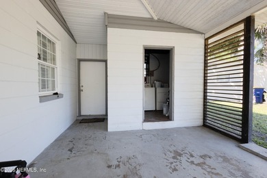 Welcome home to this beautifully updated 3-bedroom plus family - photo 31