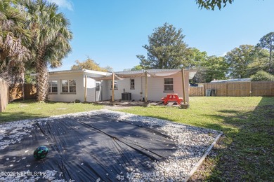 Welcome home to this beautifully updated 3-bedroom plus family - photo 32