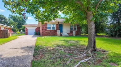 (private lake, pond, creek) Home Sale Pending in Yukon Oklahoma