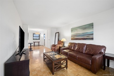 New to the Rego Park market: a charming one-bedroom home in the - photo 4