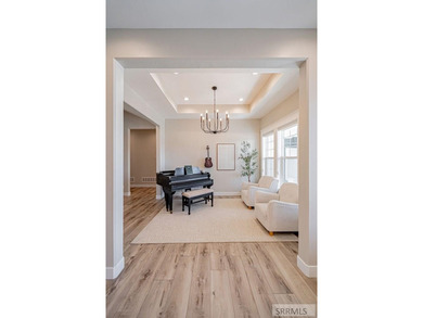 SOLD FULLY FURNISHED - Located right on the golf course and on 1 - photo 9